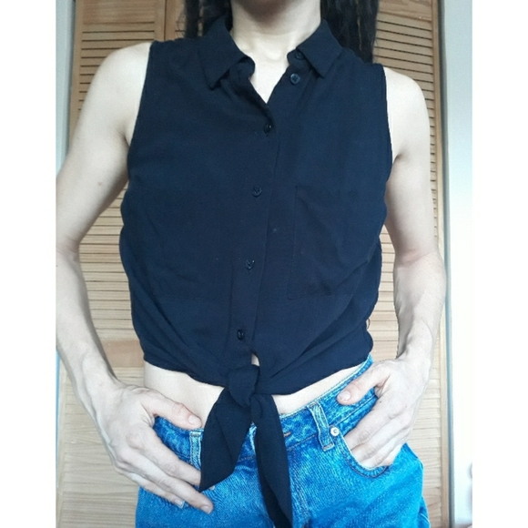 Cropped Tie-up Top - Picture 2 of 2